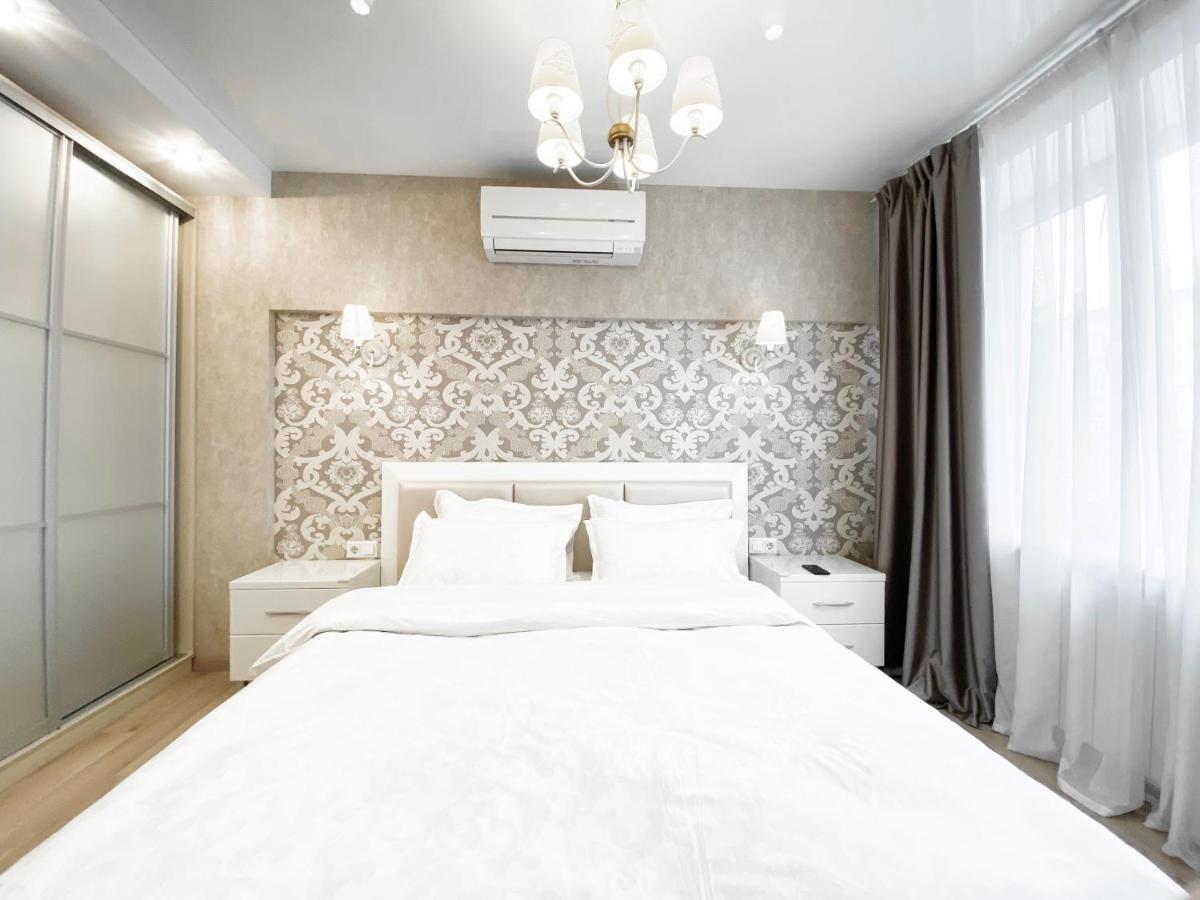 2-bedroom Area, Ekaterynoslav Square Apartment *